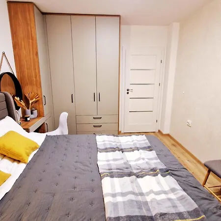 Chic, Sunny And Cozy One Bedroom Bliss * 바르나