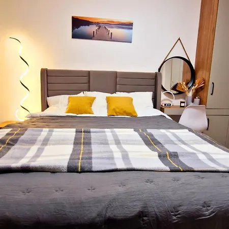 Chic, Sunny And Cozy One Bedroom Bliss 아파트