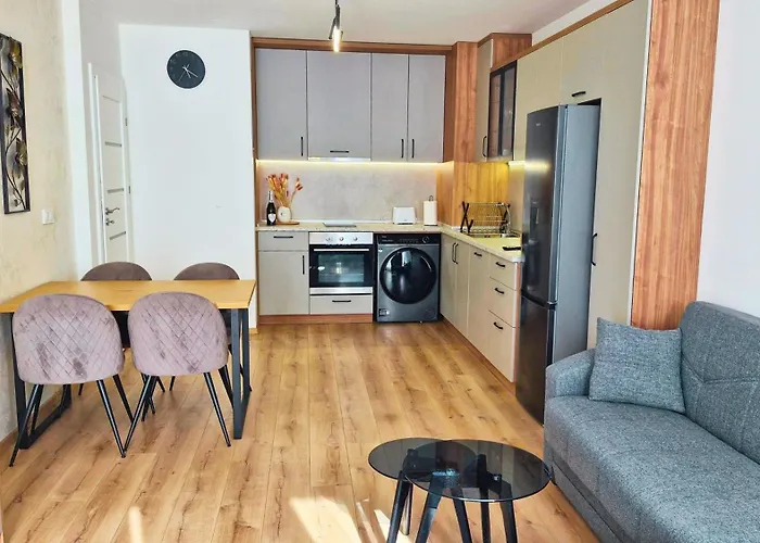 Chic, Sunny And Cozy One Bedroom Bliss *