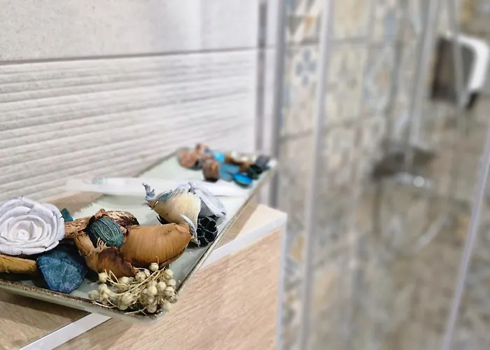 Апартаменти Chic, Sunny And Cozy One Bedroom Bliss