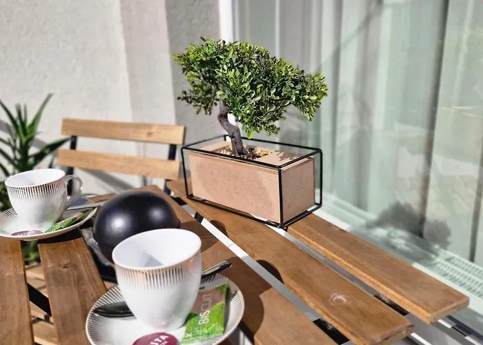 Chic, Sunny And Cozy One Bedroom Bliss Варна