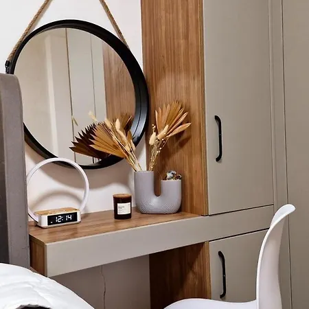 Apartment Chic, Sunny And Cozy One Bedroom Bliss