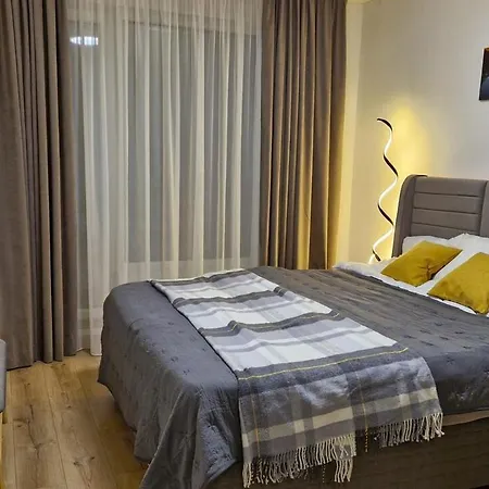 Chic, Sunny And Cozy One Bedroom Bliss *