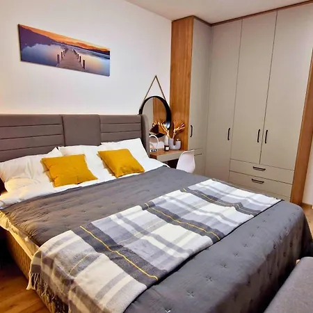 Modern With Free Parking And Balcony