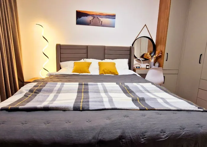 Chic, Sunny And Cozy One Bedroom Bliss Appartement