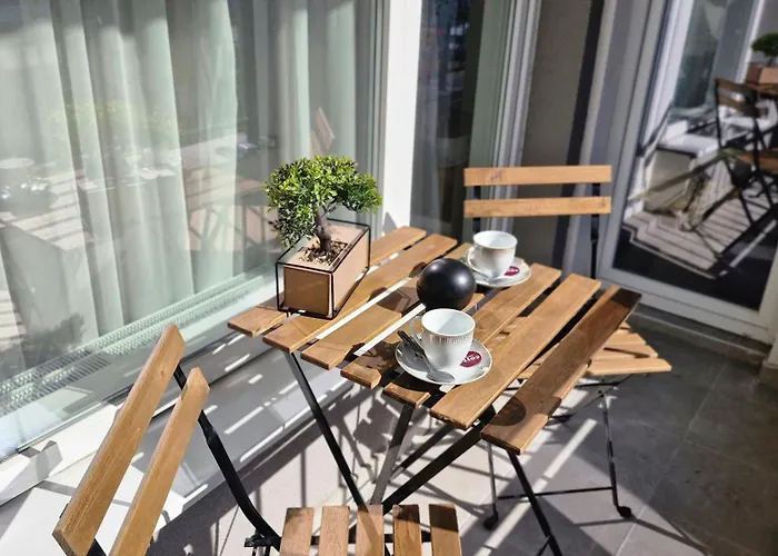 Chic, Sunny And Cozy One Bedroom Bliss *