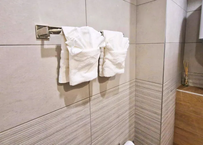 Chic, Sunny And Cozy One Bedroom Bliss Appartement